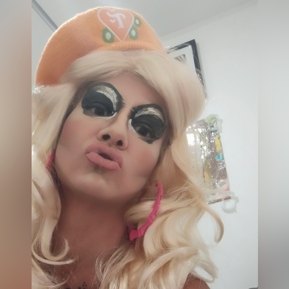 Trixie Cosmetics Beret. - Picture 4 of 13